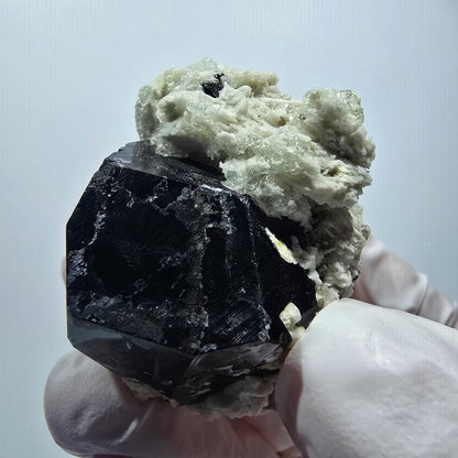 Symmetrischer Schörl Turmalin mit Hyalit, Orthoklas Erongo, Namibia 38*37*32mm #12457