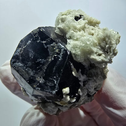 Symmetrischer Schörl Turmalin mit Hyalit, Orthoklas Erongo, Namibia 38*37*32mm #12457