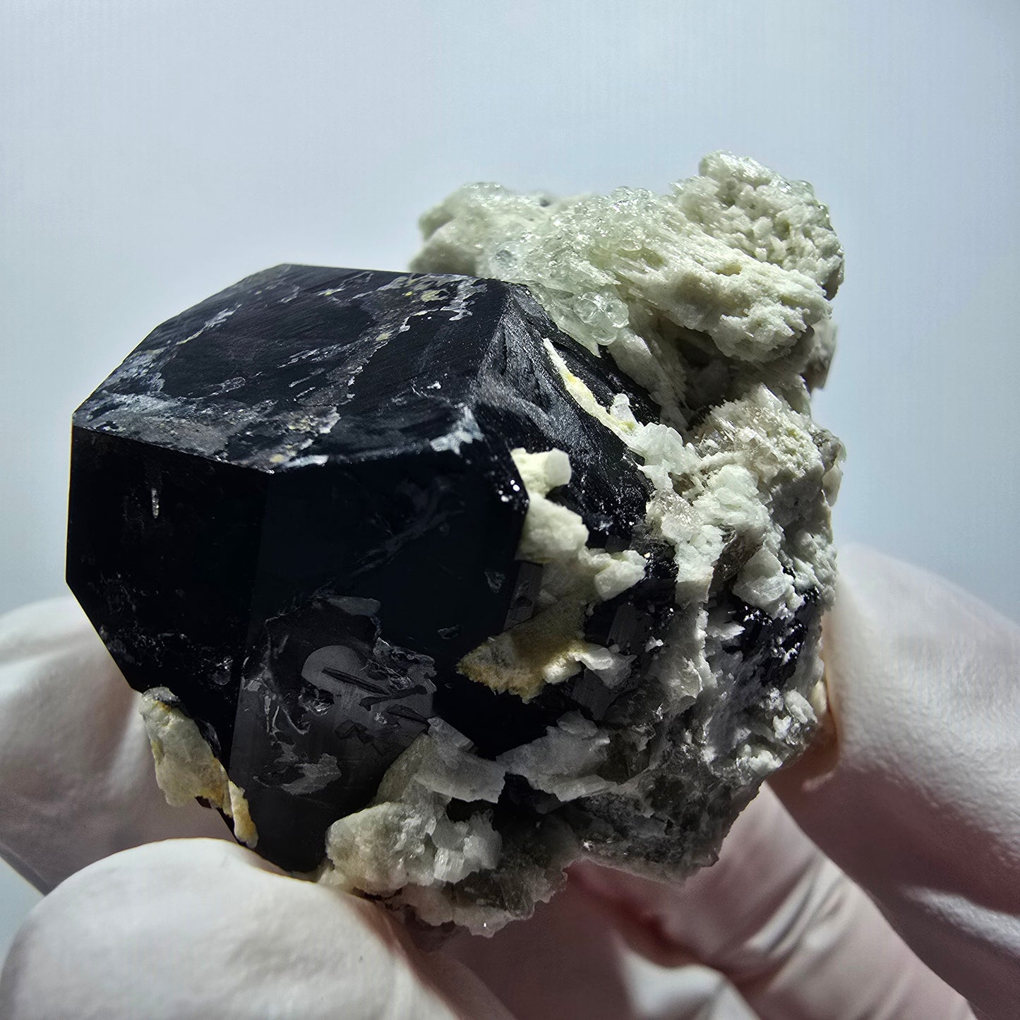 Symmetrischer Schörl Turmalin mit Hyalit, Orthoklas Erongo, Namibia 38*37*32mm #12457