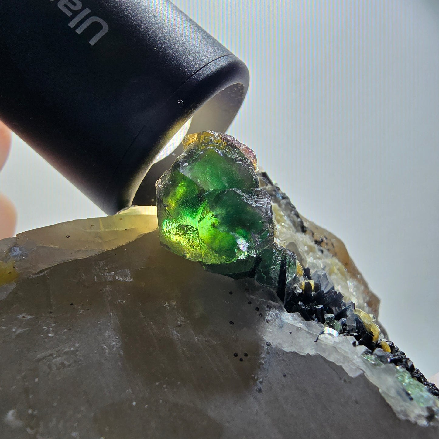 Quartz fumé XL, Fluorine, Tourmaline schorl, Opale hyalite, Muscovite Erongo Namibie 119*77*56mm #12547