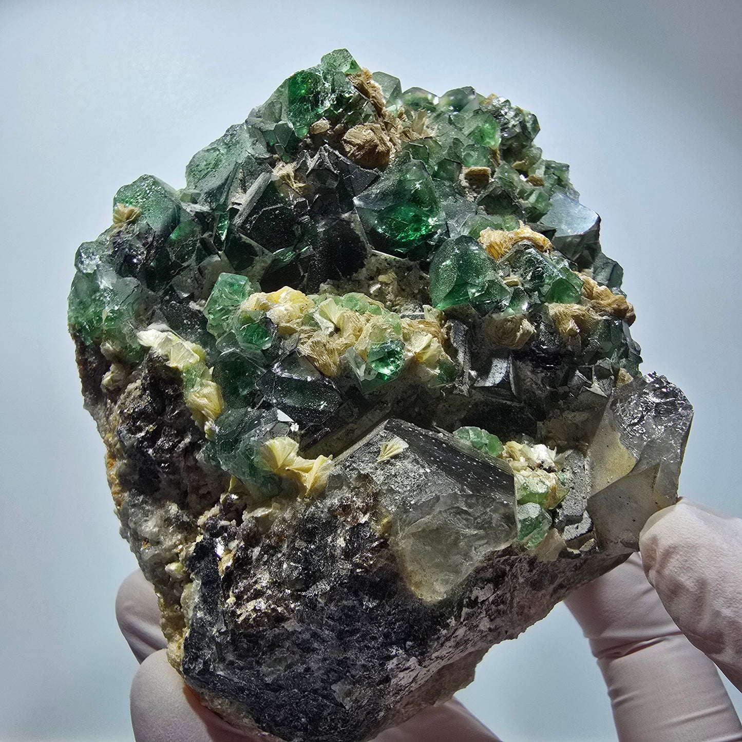 Grande fluorine, quartz fumé, opale hyalite, tourmaline schorl, muscovite Erongo Namibie 117*95*87mm #12551