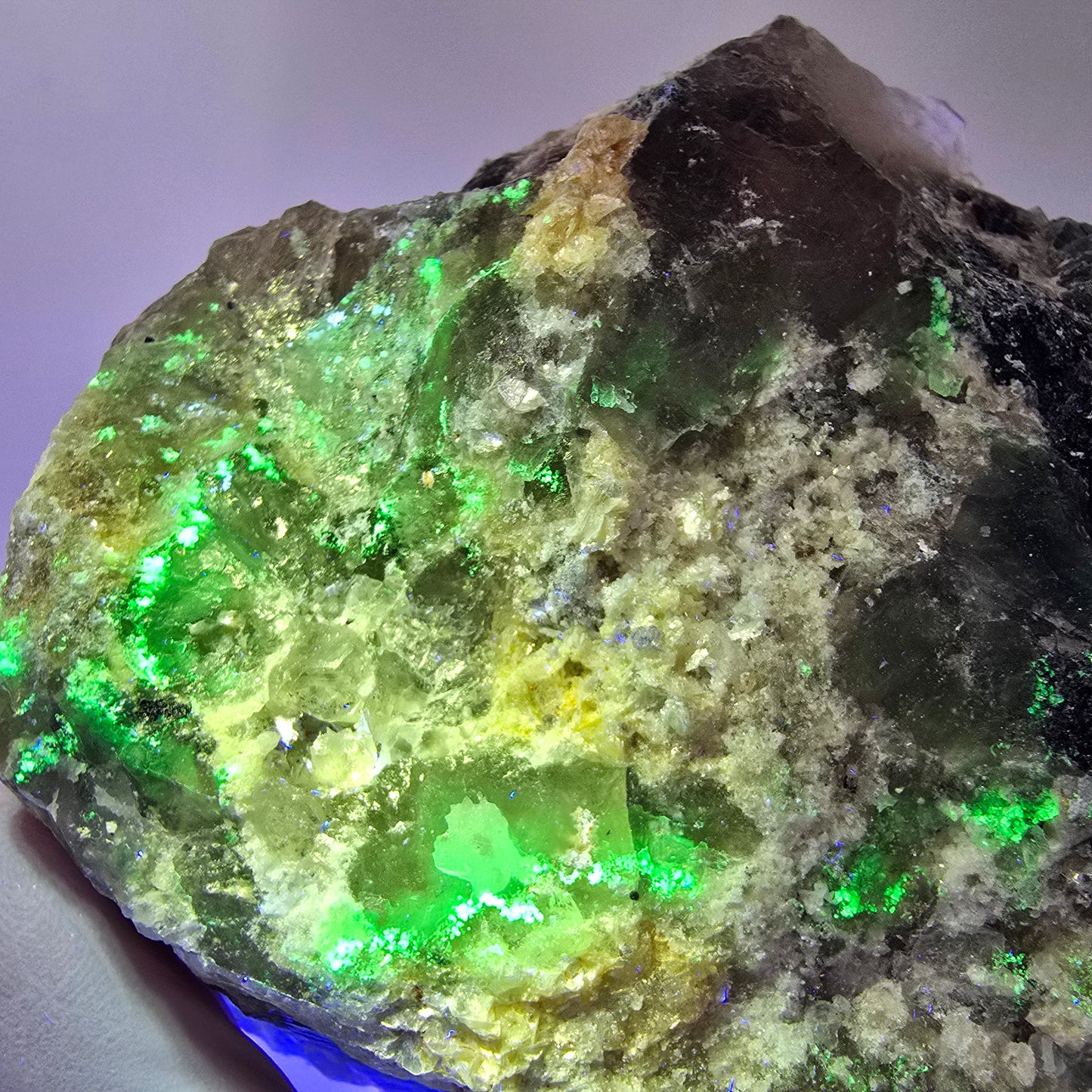 Grande fluorine, quartz fumé, opale hyalite, tourmaline schorl, muscovite Erongo Namibie 117*95*87mm #12551