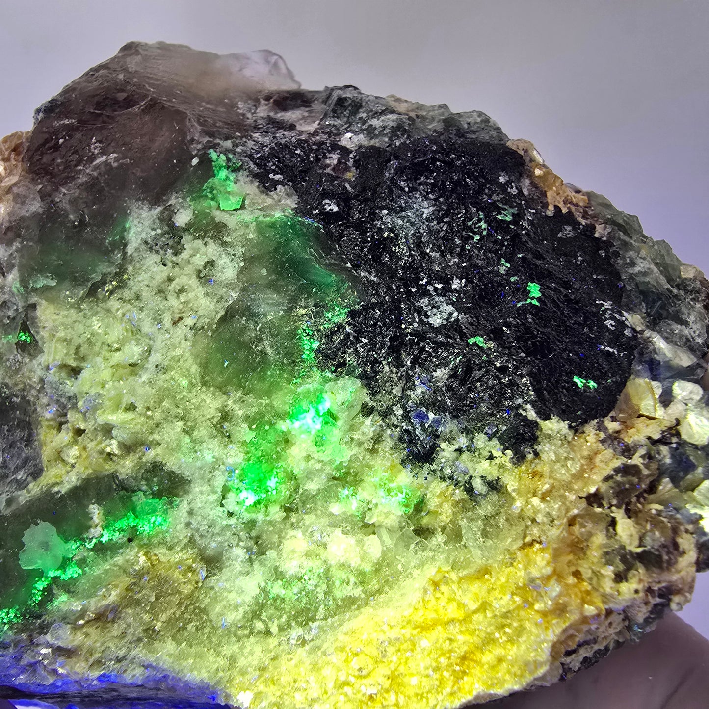 Grande fluorine, quartz fumé, opale hyalite, tourmaline schorl, muscovite Erongo Namibie 117*95*87mm #12551