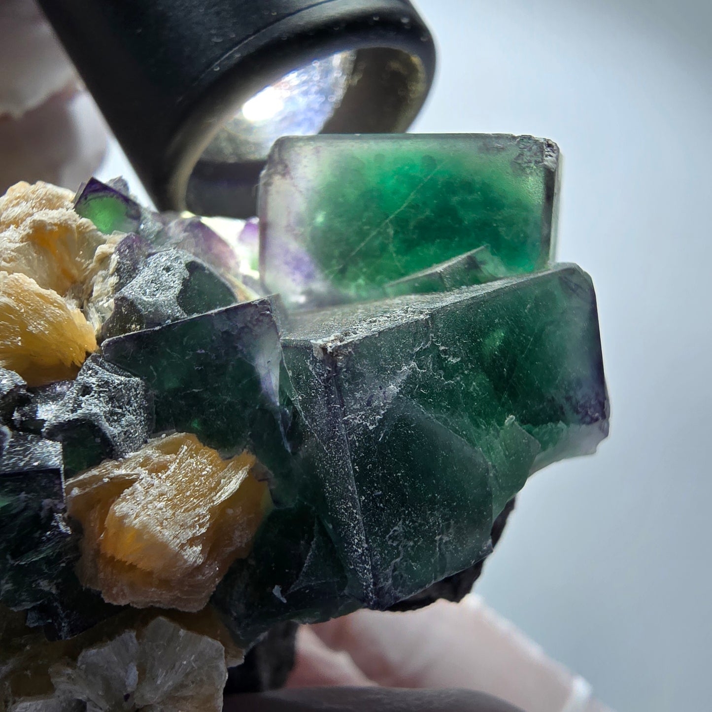 Fluorite XL Phantom, tourmaline schorl, quartz fumé muscovite sur matrice Erongo, Namibie 103*92*60mm #12554