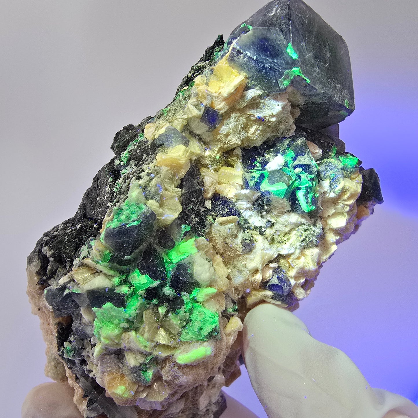 Fluorite XL Phantom, tourmaline schorl, quartz fumé muscovite sur matrice Erongo, Namibie 103*92*60mm #12554