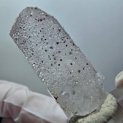 Analcime rare et quartz, pointe de cristal d'hématite, mine de Streep, Goboboseb, Namibie 40*17*14mm #12572