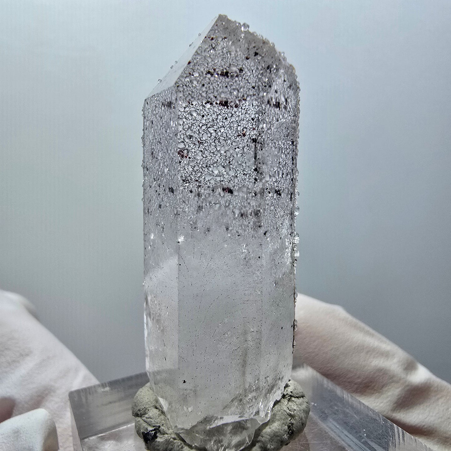 Analcime rare et quartz, pointe de cristal d'hématite, mine de Streep, Goboboseb, Namibie 40*17*14mm #12572