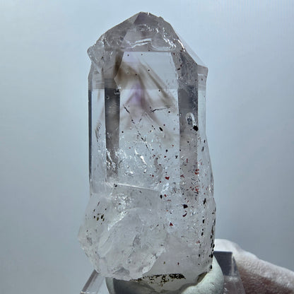 Améthyste fantôme lémurienne avec hématite mine de Gobo. Namibie 46*24*21mm #12584