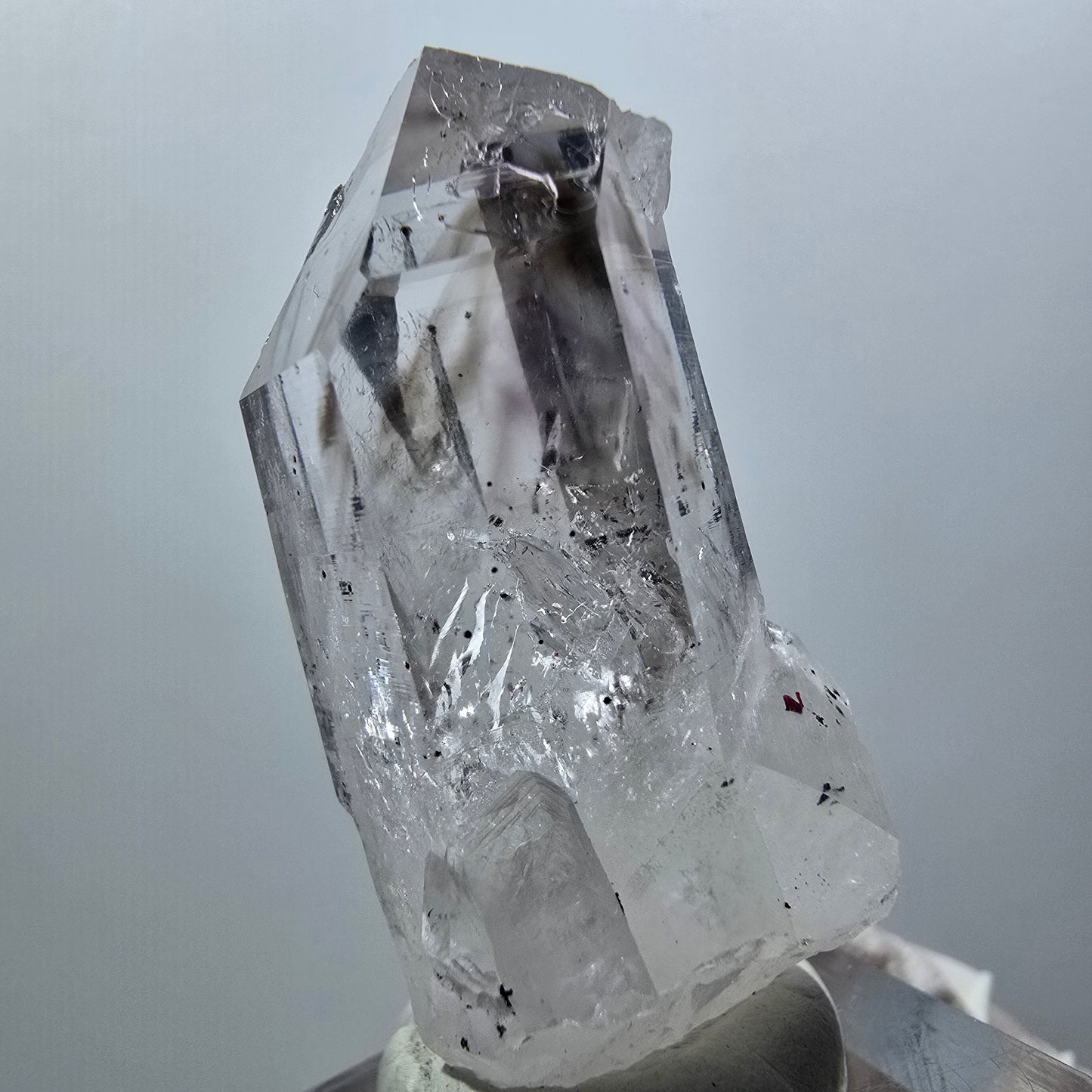 Améthyste fantôme lémurienne avec hématite mine de Gobo. Namibie 46*24*21mm #12584