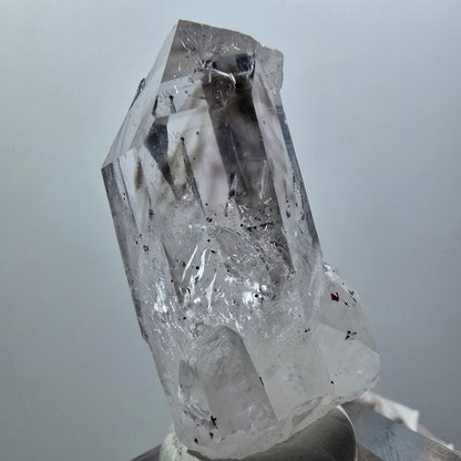 Améthyste fantôme lémurienne avec hématite mine de Gobo. Namibie 46*24*21mm #12584