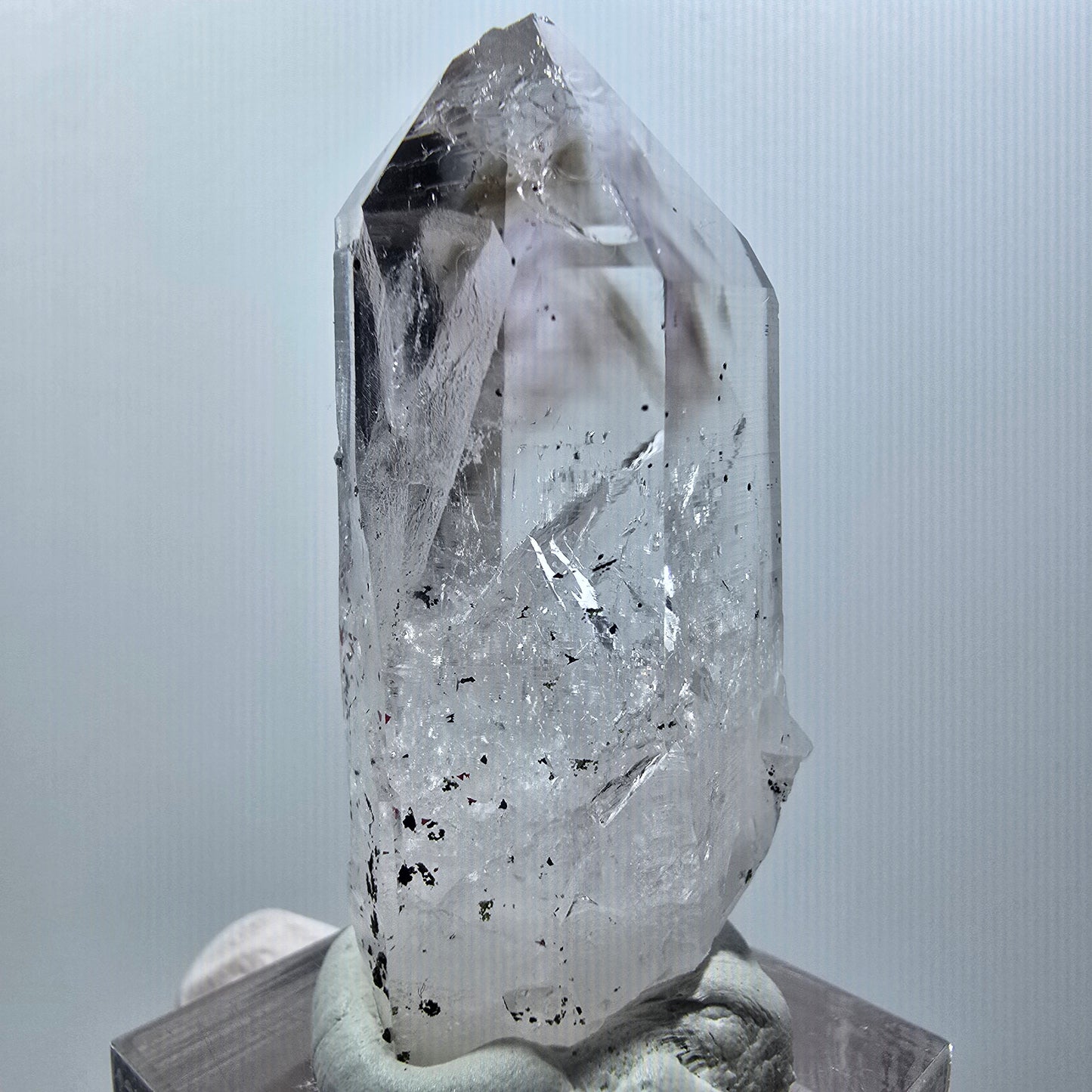 Améthyste fantôme lémurienne avec hématite mine de Gobo. Namibie 46*24*21mm #12584