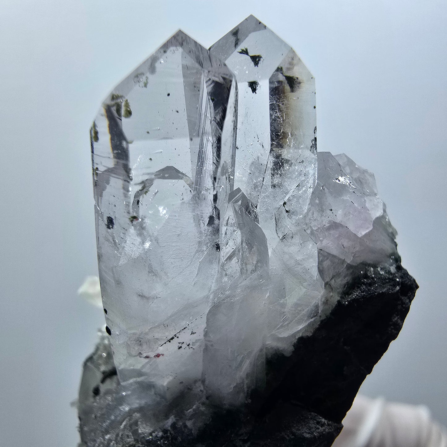Quartz très clair, hématite, épidote avec calcite sur matrice mine de Streep, Namibie 45*27*25mm #12597