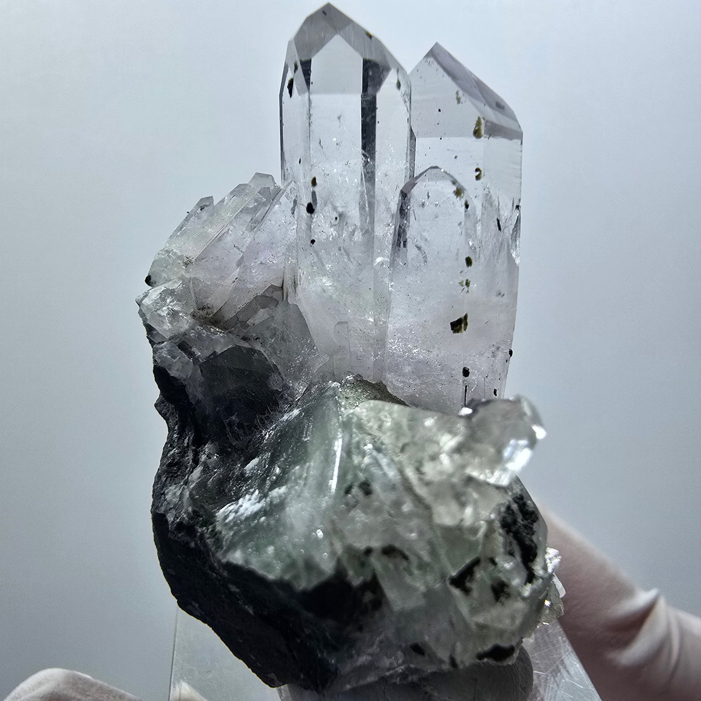 Quartz très clair, hématite, épidote avec calcite sur matrice mine de Streep, Namibie 45*27*25mm #12597