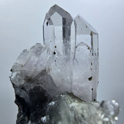 Quartz très clair, hématite, épidote avec calcite sur matrice mine de Streep, Namibie 45*27*25mm #12597
