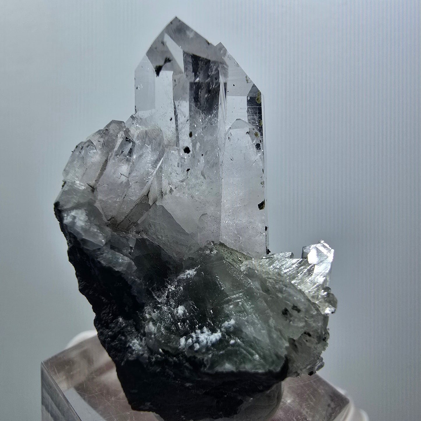 Quartz très clair, hématite, épidote avec calcite sur matrice mine de Streep, Namibie 45*27*25mm #12597