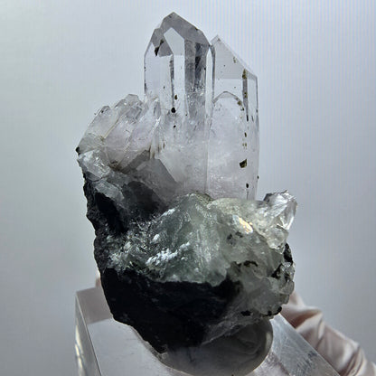 Quartz très clair, hématite, épidote avec calcite sur matrice mine de Streep, Namibie 45*27*25mm #12597
