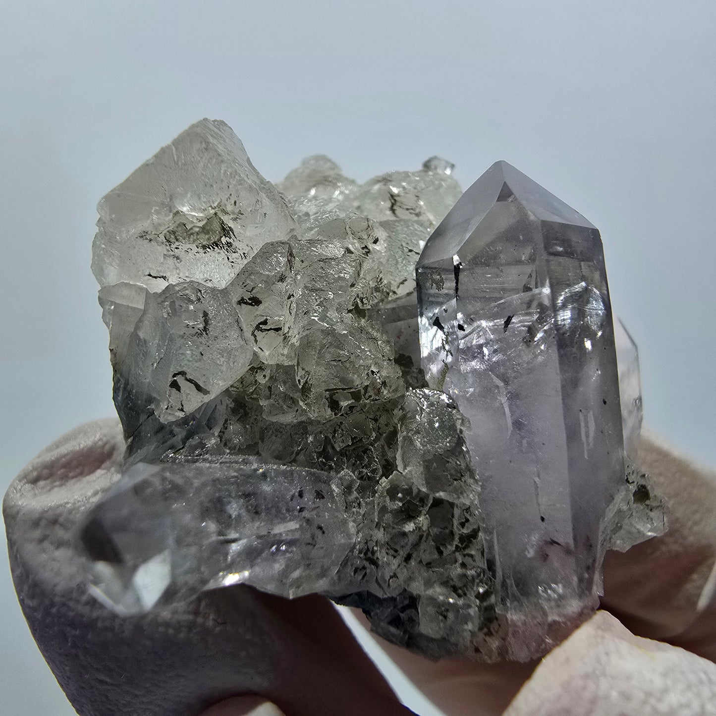Améthyste fantôme avec hématite, calcite sur matrice, mine de Streep, Goboboseb, Namibie 41*36*25mm #12618