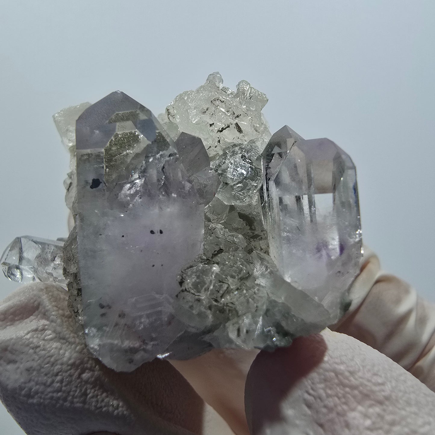 Améthyste fantôme avec hématite, calcite sur matrice, mine de Streep, Goboboseb, Namibie 41*36*25mm #12618