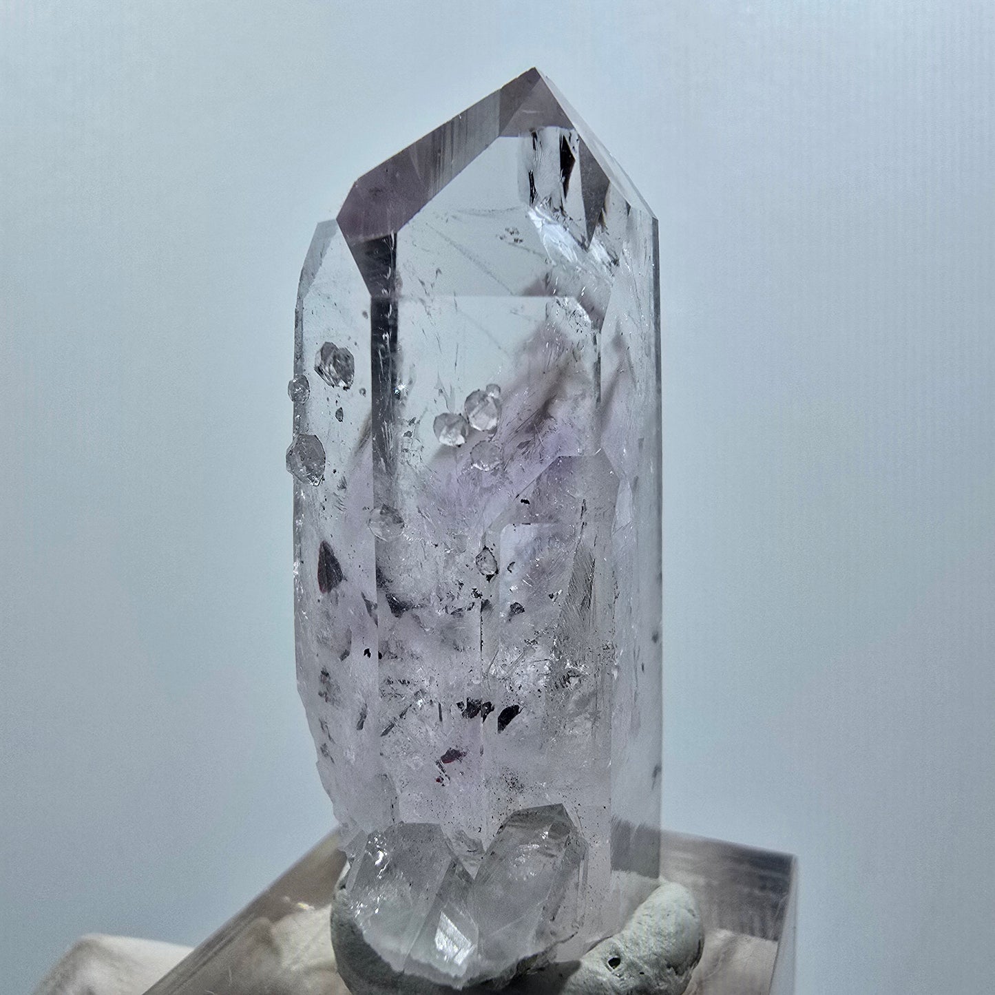 Améthyste Fantôme Enhydro Arlequin Squelette avec Analcime Mine Streep Namibie 45*23*15mm #12629