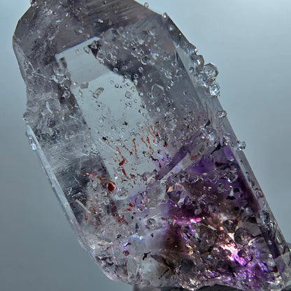 Améthyste fantôme léenne arlequin avec streep d'analcime Mine de Goboboseb, Namibie 54*27*26mm #12648
