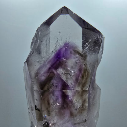 Améthyste Fantôme Lémurienne Enhydro, Hématite, Épidote 1 bulle Mine Streep Namibie 56*27*22mm #12649