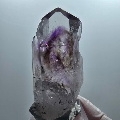 Améthyste Fantôme Lémurienne Enhydro, Hématite, Épidote 1 bulle Mine Streep Namibie 56*27*22mm #12649