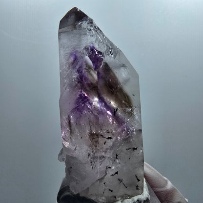 Améthyste Fantôme Lémurienne Enhydro, Hématite, Épidote 1 bulle Mine Streep Namibie 56*27*22mm #12649