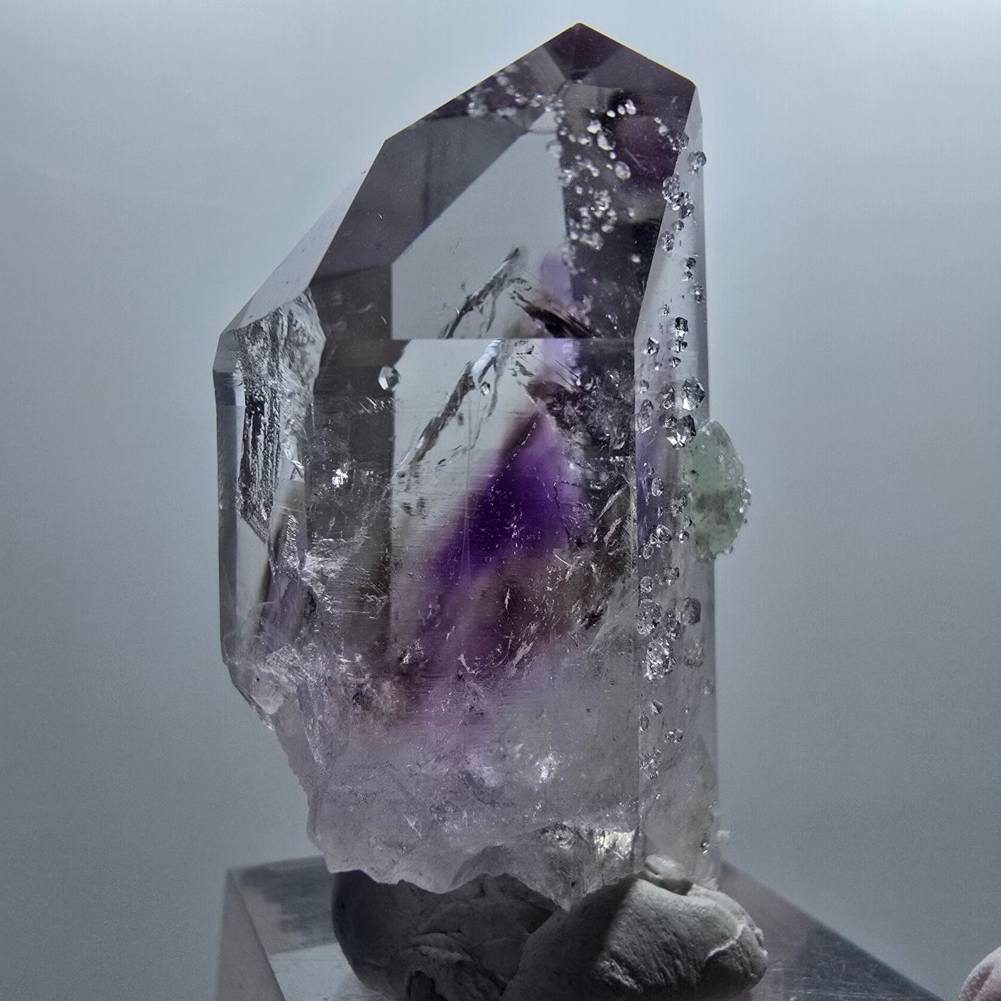 Améthyste Fantôme Lémurienne avec Analcime, Prehnite Mine Streep Goboboseb, Namibie 44*22*22mm #12652