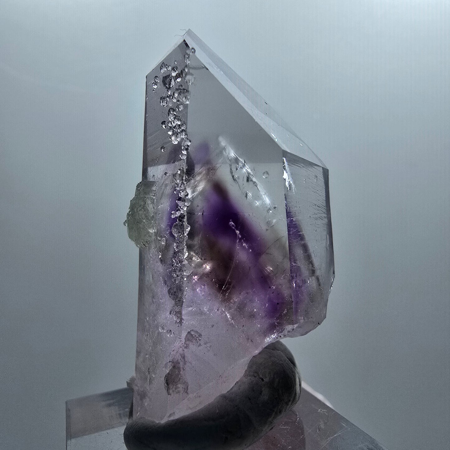 Améthyste Fantôme Lémurienne avec Analcime, Prehnite Mine Streep Goboboseb, Namibie 44*22*22mm #12652