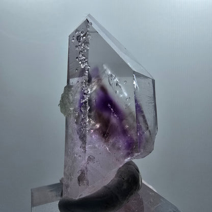Améthyste Fantôme Lémurienne avec Analcime, Prehnite Mine Streep Goboboseb, Namibie 44*22*22mm #12652