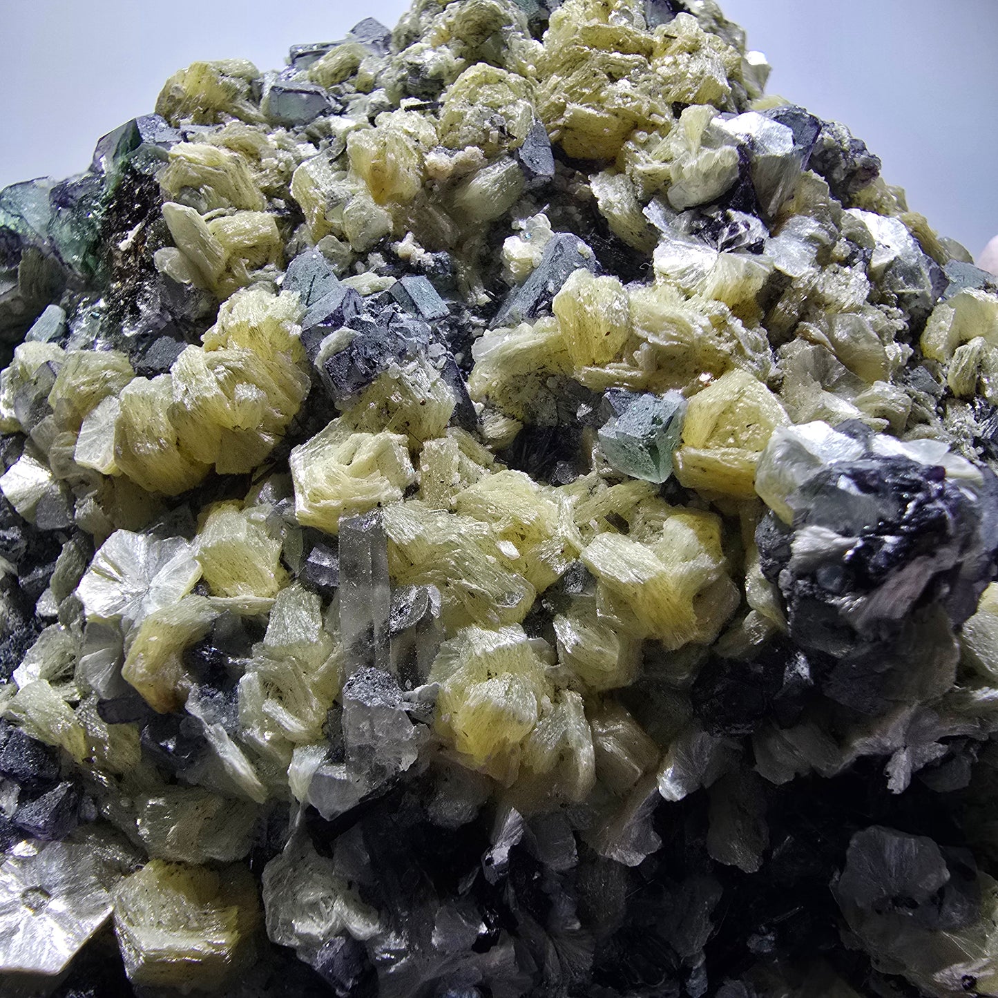 Fluorite XXL, quartz fumé, tourmaline schorl, hyalite, muscovite Erongo, Namibie 190*97*61mm #12686