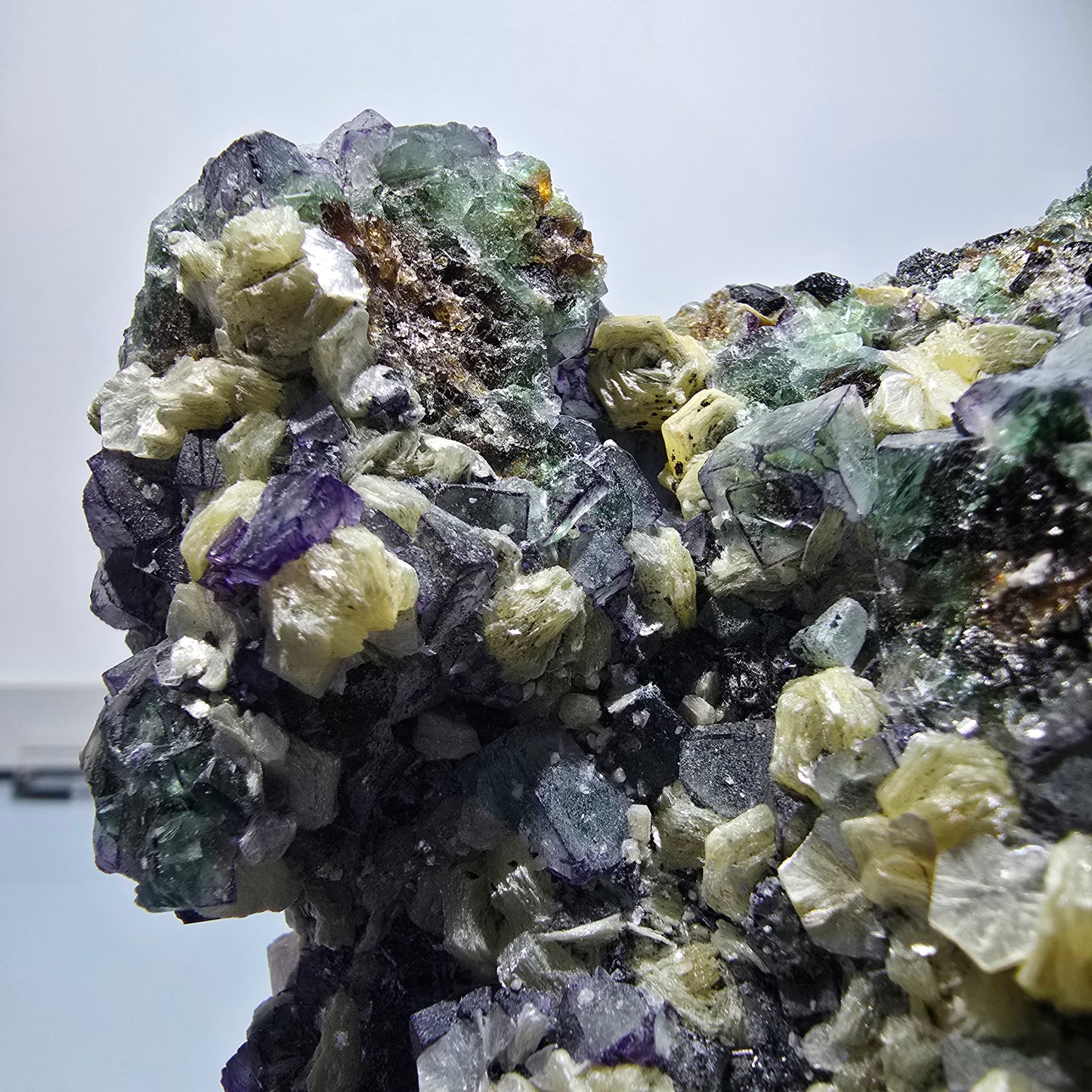 Fluorite XXL, quartz fumé, tourmaline schorl, hyalite, muscovite Erongo, Namibie 190*97*61mm #12686