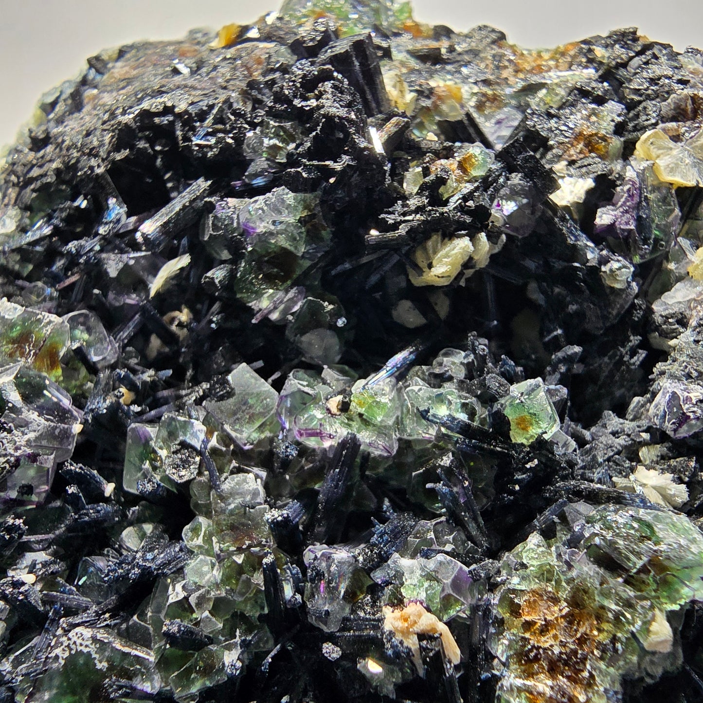 Fluorite XXL, quartz fumé, tourmaline schorl, hyalite, muscovite Erongo, Namibie 190*97*61mm #12686