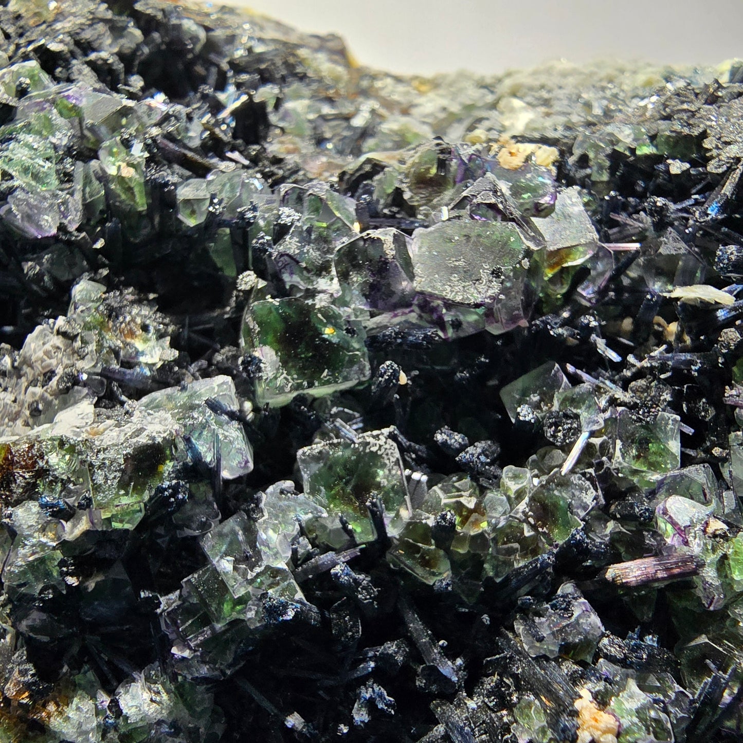 Fluorite XXL, quartz fumé, tourmaline schorl, hyalite, muscovite Erongo, Namibie 190*97*61mm #12686