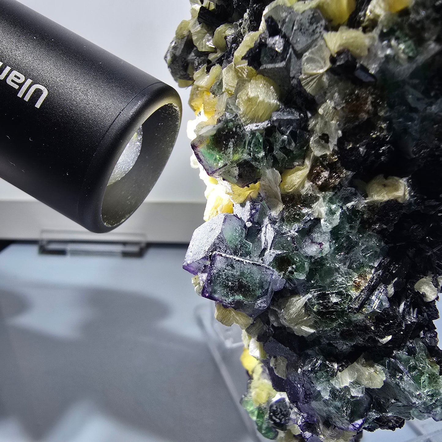 Fluorite XXL, quartz fumé, tourmaline schorl, hyalite, muscovite Erongo, Namibie 190*97*61mm #12686