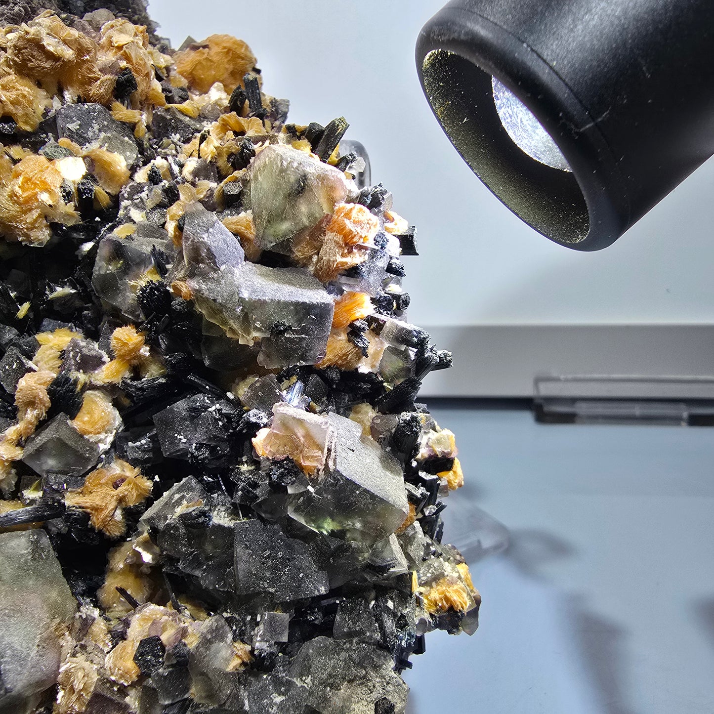 XXL Fluorite fantôme multicolore, Tourmaline schorl, Muscovite sur gangue Erongo, Namibie 151*86*131mm #12689