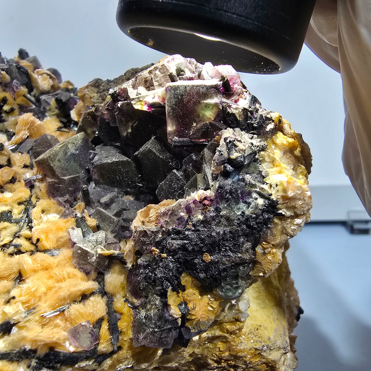 XXL Fluorite fantôme multicolore, Tourmaline schorl, Muscovite sur gangue Erongo, Namibie 151*86*131mm #12689