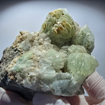 Große Prehnit Kugel, Calcit Würfel, Quarz auf Matrix Stufe Goboboseb, Namibia 89*72*45mm #12716