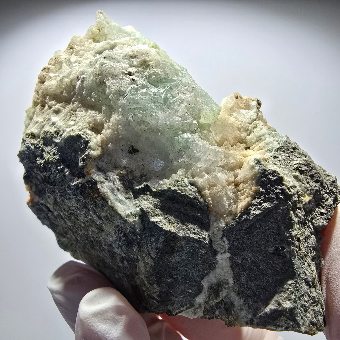 Große Prehnit Kugel, Calcit Würfel, Quarz auf Matrix Stufe Goboboseb, Namibia 89*72*45mm #12716
