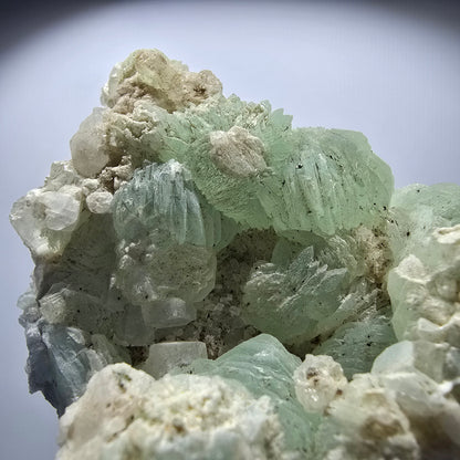 Große Prehnit Kugel, Calcit Würfel, Quarz auf Matrix Stufe Goboboseb, Namibia 122*59*30mm #12719