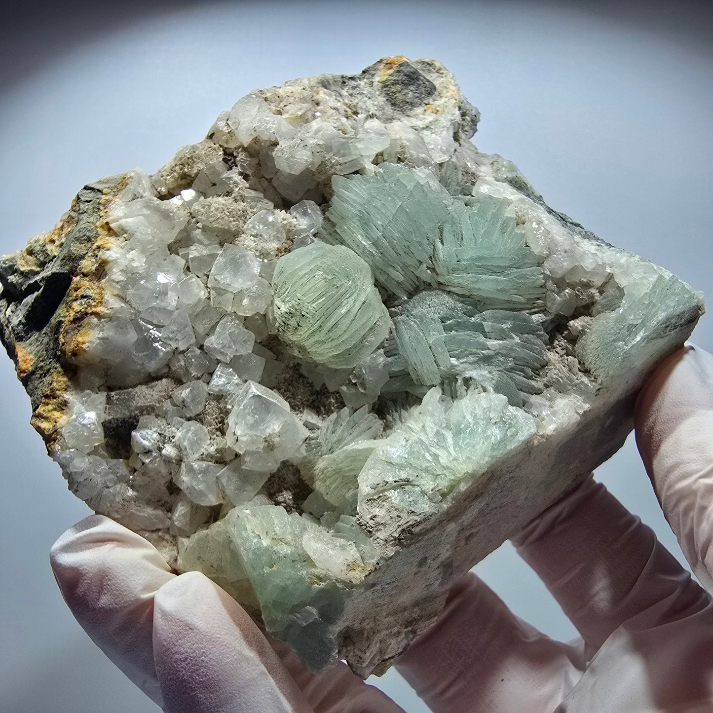 Große Prehnit Kugel, Calcit Würfel, Quarz auf Matrix Stufe Goboboseb, Namibia 90*69*32mm #12721