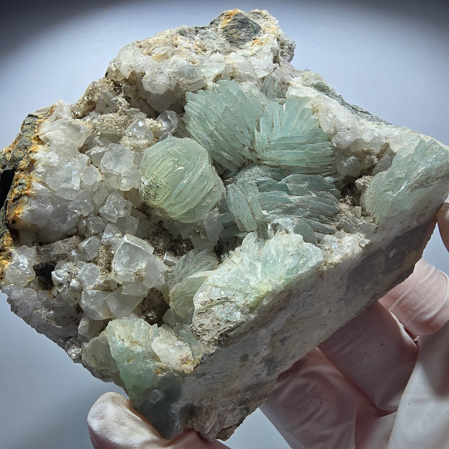 Große Prehnit Kugel, Calcit Würfel, Quarz auf Matrix Stufe Goboboseb, Namibia 90*69*32mm #12721