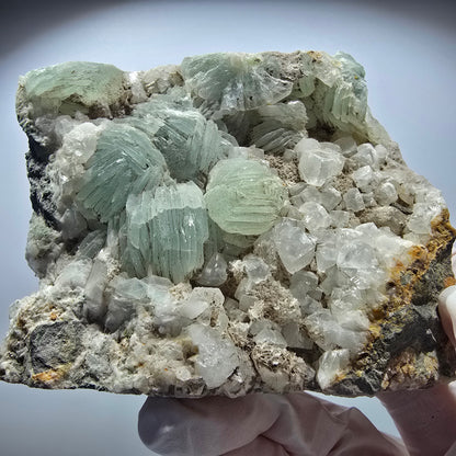 Große Prehnit Kugel, Calcit Würfel, Quarz auf Matrix Stufe Goboboseb, Namibia 90*69*32mm #12721
