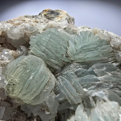 Große Prehnit Kugel, Calcit Würfel, Quarz auf Matrix Stufe Goboboseb, Namibia 90*69*32mm #12721