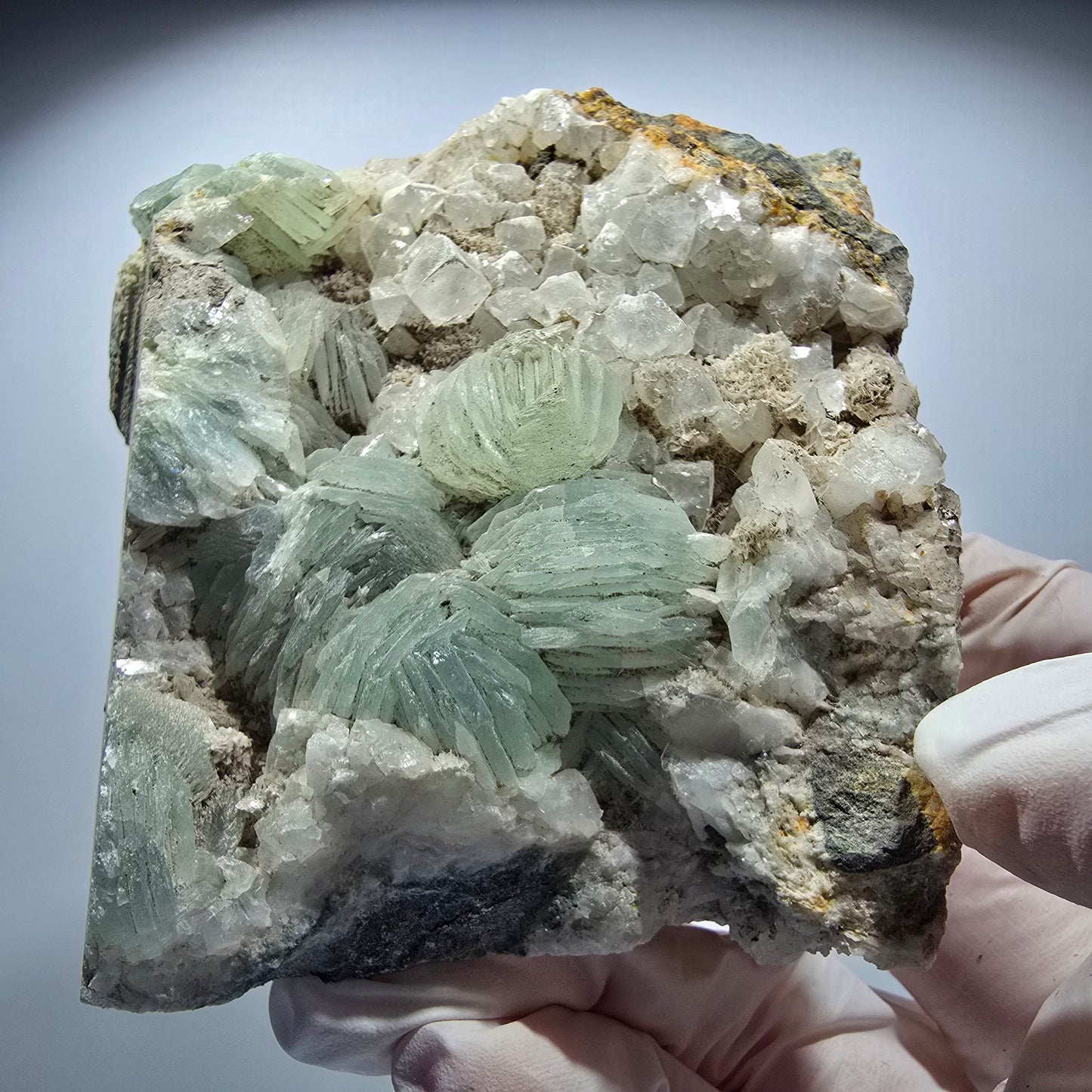 Große Prehnit Kugel, Calcit Würfel, Quarz auf Matrix Stufe Goboboseb, Namibia 90*69*32mm #12721