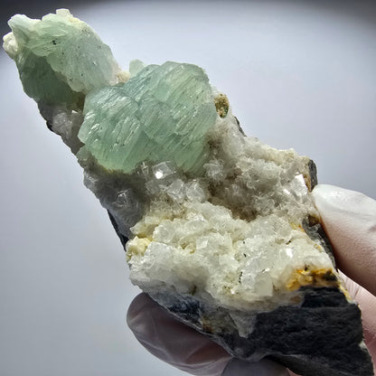 Große Prehnit Kugel, Calcit Würfel, Quarz auf Matrix Stufe Goboboseb, Namibia 127*54*36mm #12722