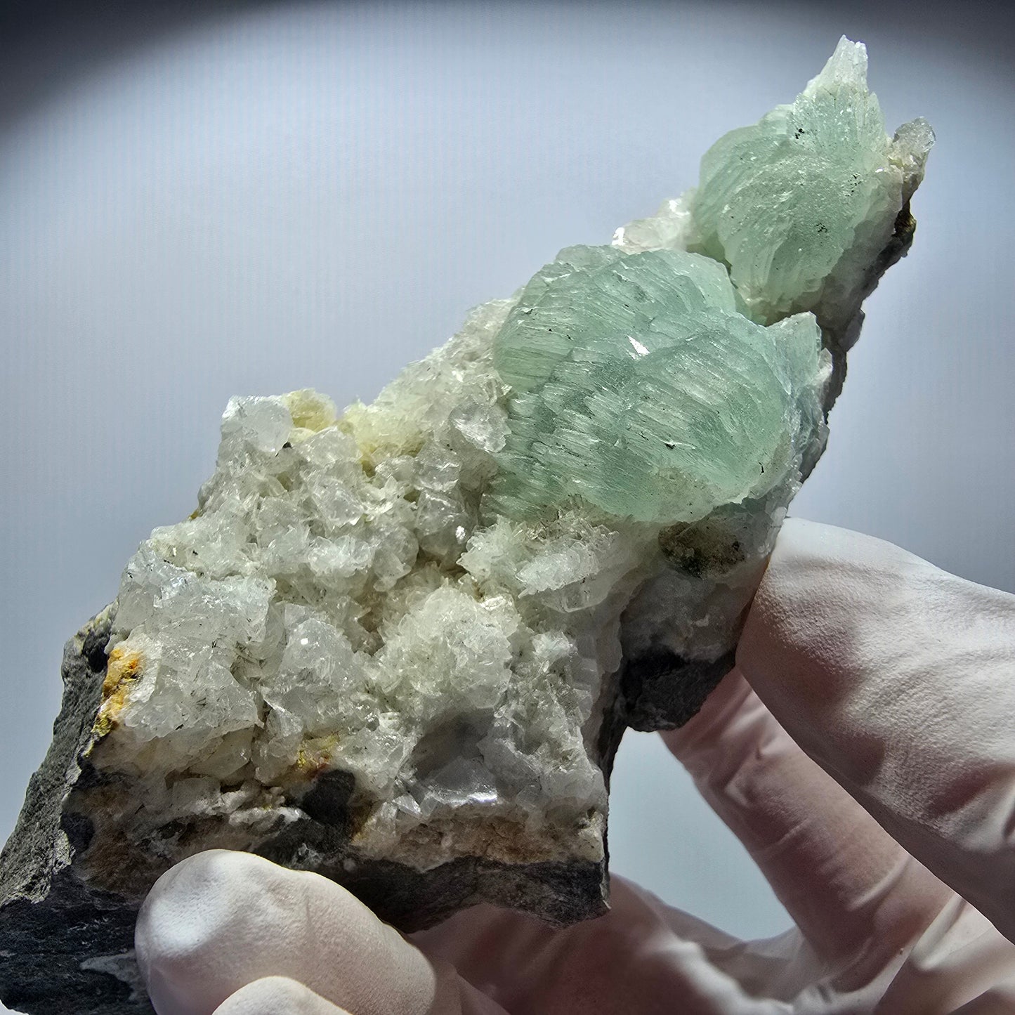 Große Prehnit Kugel, Calcit Würfel, Quarz auf Matrix Stufe Goboboseb, Namibia 127*54*36mm #12722
