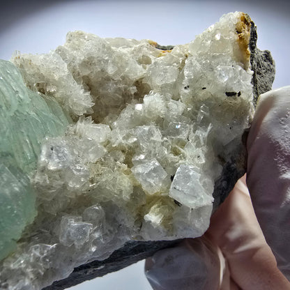Große Prehnit Kugel, Calcit Würfel, Quarz auf Matrix Stufe Goboboseb, Namibia 127*54*36mm #12722