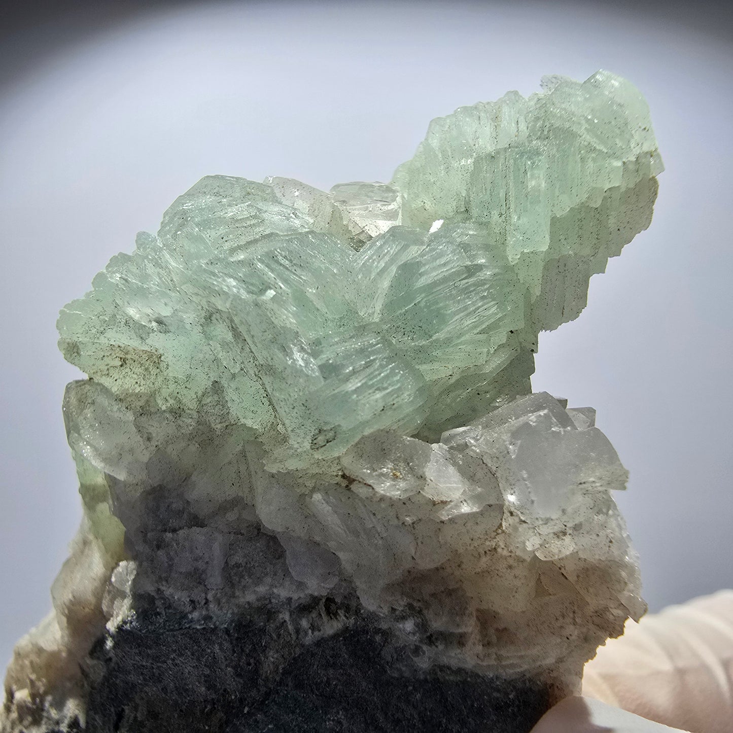 Prehnit Kugel, Calcit Würfel, Quarz auf Matrix Goboboseb, Namibia 73*45*22mm #12724