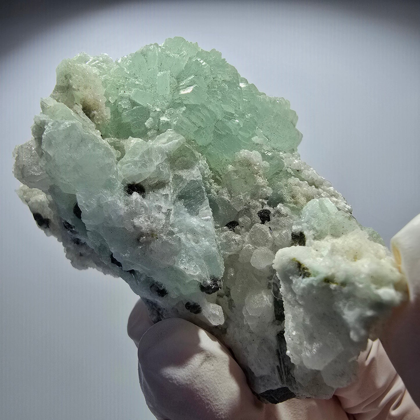 Prehnit Kugel, Quarz Spitzen auf Matrix Stufe Goboboseb, Namibia 68*48*33mm #12725